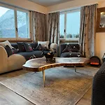 Exklusives Berg-bijou Mit Bergblick Mit Privaten Wellnessbereich Hot Tube Und Sauna -hunde Herzlich Willkommen Mit Eingezaeunten Grundstueck 펜션 스쿠올