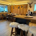 Exklusives Berg-bijou Mit Bergblick Mit Privaten Wellnessbereich Hot Tube Und Sauna -hunde Herzlich Willkommen Mit Eingezaeunten Grundstueck Дом отдыха Скуоль