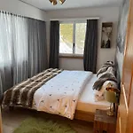 Дом отдыха Exklusives Berg-bijou Mit Bergblick Mit Privaten Wellnessbereich Hot Tube Und Sauna -hunde Herzlich Willkommen Mit Eingezaeunten Grundstueck Скуоль