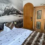Exklusives Berg-bijou Mit Bergblick Mit Privaten Wellnessbereich Hot Tube Und Sauna -hunde Herzlich Willkommen Mit Eingezaeunten Grundstueck *