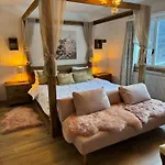 Exklusives Berg-bijou Mit Bergblick Mit Privaten Wellnessbereich Hot Tube Und Sauna -hunde Herzlich Willkommen Mit Eingezaeunten Grundstueck Дом отдыха Скуоль