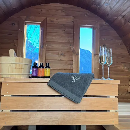 Exklusives Berg-bijou Mit Bergblick Mit Privaten Wellnessbereich Hot Tube Und Sauna -hunde Herzlich Willkommen Mit Eingezaeunten Grundstueck 別荘 *