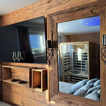Exklusives Berg-bijou Mit Bergblick Mit Privaten Wellnessbereich Hot Tube Und Sauna -hunde Herzlich Willkommen Mit Eingezaeunten Grundstueck Feriehus