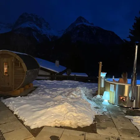 Exklusives Berg-bijou Mit Bergblick Mit Privaten Wellnessbereich Hot Tube Und Sauna -hunde Herzlich Willkommen Mit Eingezaeunten Grundstueck