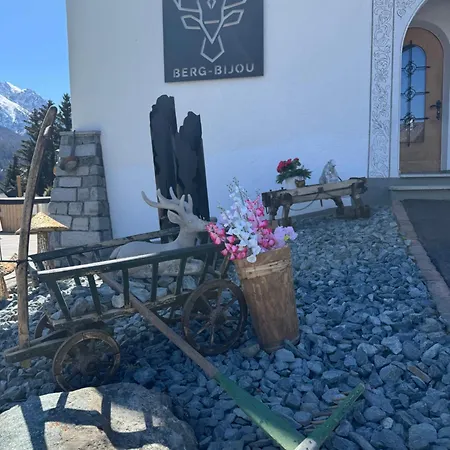 Exklusives Berg-bijou Mit Bergblick Mit Privaten Wellnessbereich Hot Tube Und Sauna -hunde Herzlich Willkommen Mit Eingezaeunten Grundstueck * Scuol
