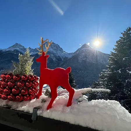 펜션 Exklusives Berg-bijou Mit Bergblick Mit Privaten Wellnessbereich Hot Tube Und Sauna -hunde Herzlich Willkommen Mit Eingezaeunten Grundstueck 스쿠올