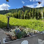 Exklusives Berg-bijou Mit Bergblick Mit Privaten Wellnessbereich Hot Tube Und Sauna -hunde Herzlich Willkommen Mit Eingezäunten Grundstück Сasa de vacaciones Scuol